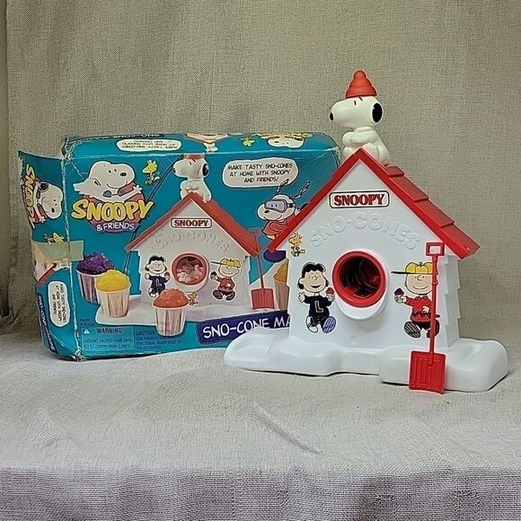 Vtg Hasbro Snoopy and Peanuts Sno-Cone Machine, Snow Cone Maker, #28805 - Picture 1 of 10